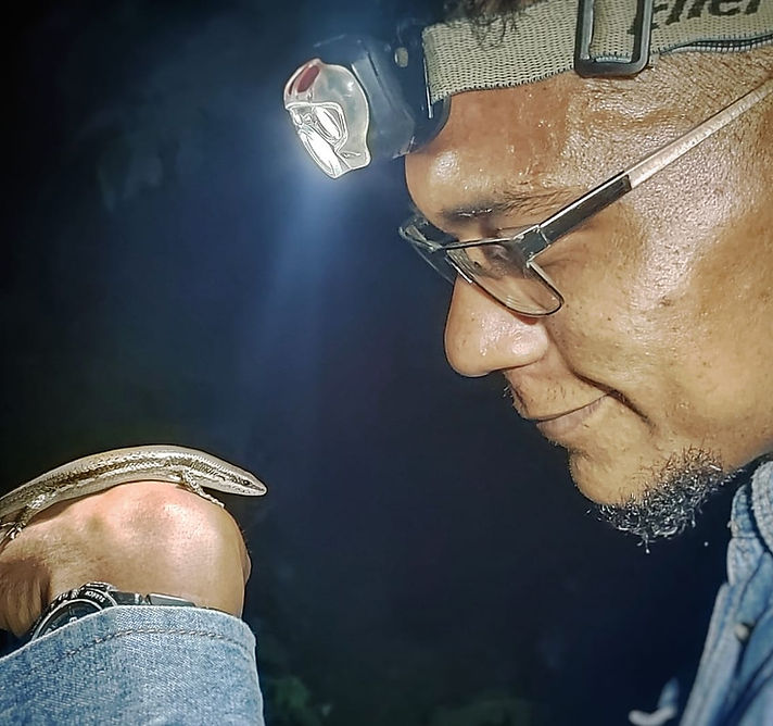 Ruben Fontalvo observing wildlife by headlamp